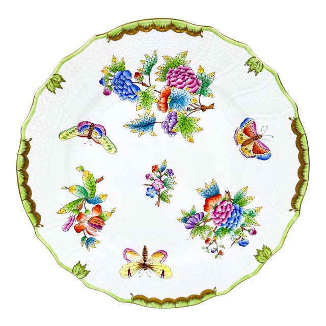 Vintage Hand-Painted Herend Hungary Queen Victoria Porcelain Plate For Sale