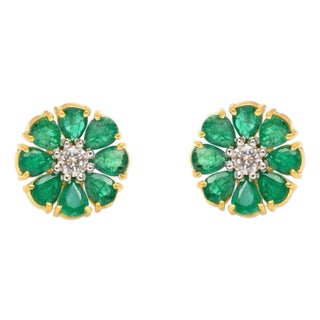 Natural Emerald & Diamond Earring in 18k Gold For Sale