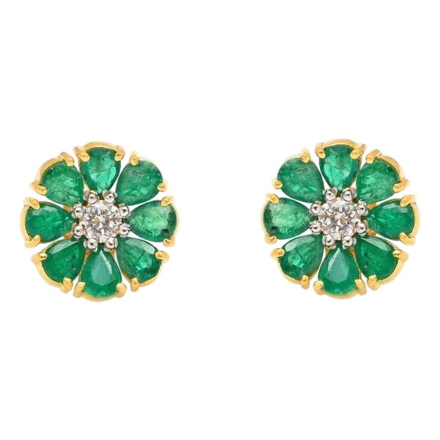 Natural Emerald & Diamond Earring in 18k Gold For Sale