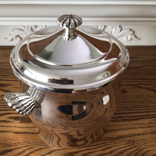 1970s “Paul Revere” Silver Plated Glass Insert Ice Bucket With Ice Tongs by W. M. Rogers and Son For Sale - Image 5 of 13