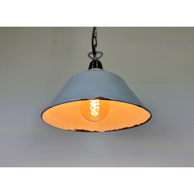 French Industrial Grey Enamel Factory Pendant Lamp, 1960s For Sale - Image 13 of 14