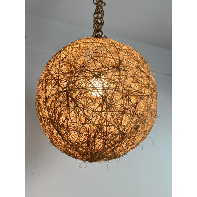 Mid-Century Italian twine and rattan pendant light, 1960s Sphere diameter 40 cm. Intact and in good condition. E27 lamp....