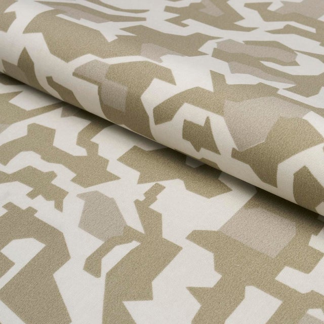 Schumacher SAMPLE - Schumacher Torrey Camo Indoor/Outdoor Fabric In Fog For Sale - Image 4 of 4