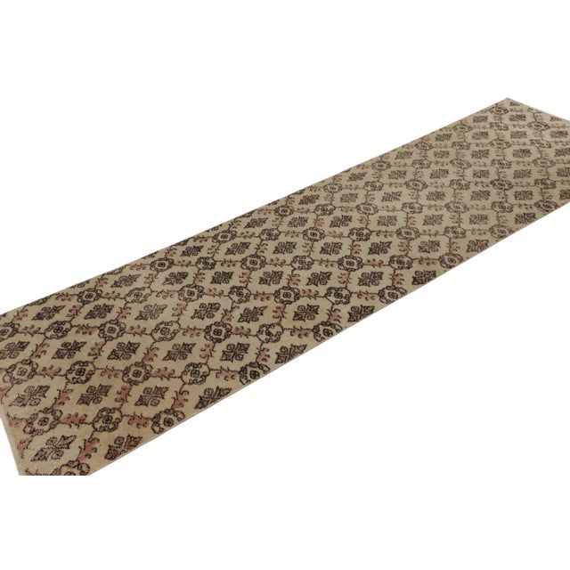 1950s Vintage Turkish Runner, Brown With All-Over Geometric Patterns – Rug & Kilim For Sale - Image 5 of 8