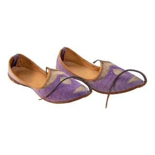 Antique Leather Purple Velvet Suede Mughal Raj Moorish Shoes Gold Embroidered For Sale