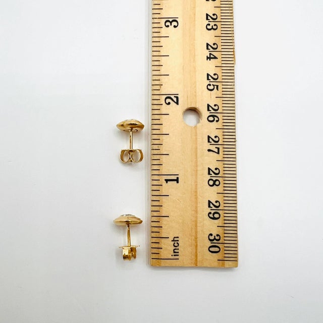 Yellow Diamond Heart Stud Earrings Double Bezel With Ridges in 18k Yellow Gold, A Pair For Sale In Los Angeles - Image 6 of 6