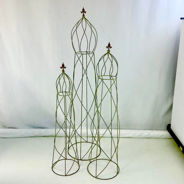 Rustic European 1940s Vintage French Neoclassical Iron Fluer De Lis Monumental Topiary Frames - Set of 3 For Sale - Image 3 of 18