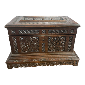 Antique Folk Art Chip Carved Wood Box Tramp Art Jewelry Casket Box 15.5” Wide