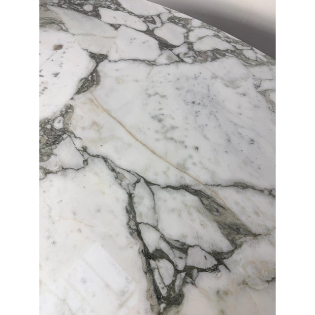 1960s Vintage Oval Arabescato Marble Dining Table by Florence Knoll for Roche Bobois, 1960s For Sale - Image 5 of 8