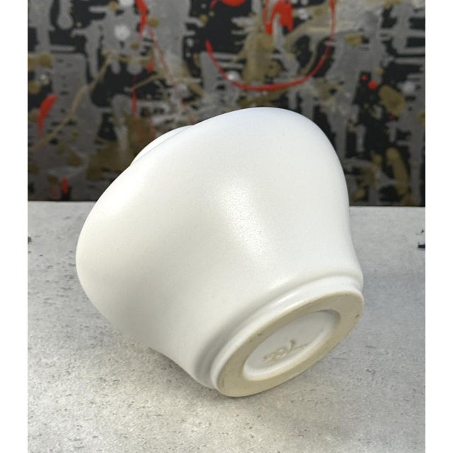 Mid-Century Modern Small Ceramic Vase in White by Jan Bontjes Van Beek for Dr. Ing. Alfred Ungewiss, Germany, 1960s For Sale - Image 3 of 6