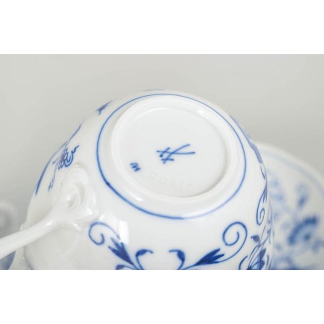 Mid-Century Blue Onion Porcelain Coffee Cups and Saucers from Meissen, Set of 6 For Sale - Image 4 of 5