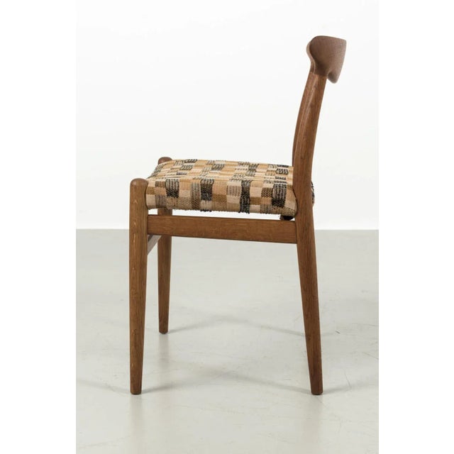 Beautifully shaped model "w2" chair designed by hans wegner for c.m. Madsen. The chair is made of oak wood with nice...