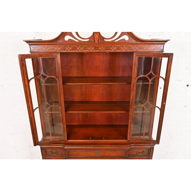 Mid 20th Century Bernhardt Georgian Carved Mahogany Breakfront Bookcase Cabinet For Sale - Image 5 of 12