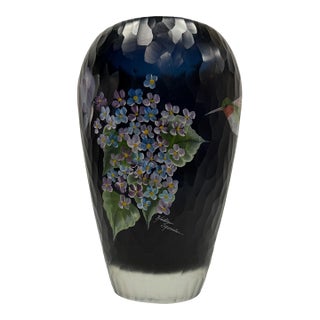 Signed Fenton Art Glass Faceted Cut-to-Clear Vase by Kathleen Sponsler – Hummingbird & Hydrangeas For Sale