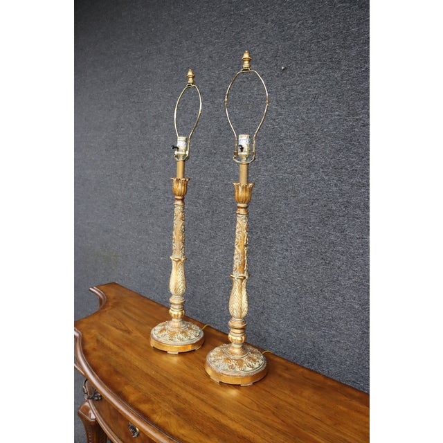 Neoclassical Late 20th Century Pair of Italian Neoclassical Parcel Gilt Table Lamps For Sale - Image 3 of 11