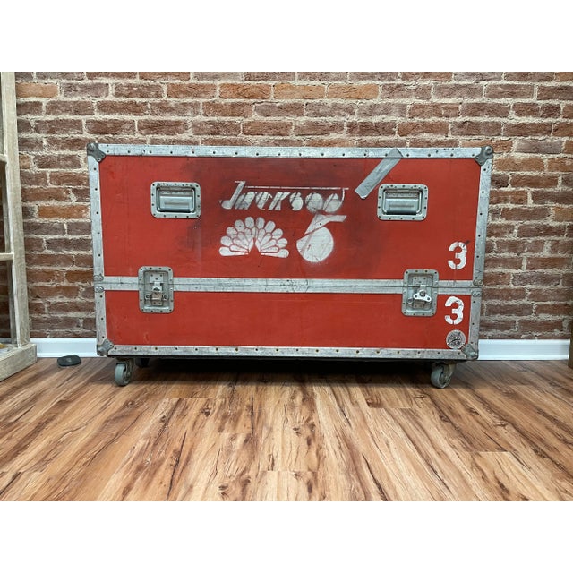 Be the owner of a piece of history by owning the king of pop’s Authentic victory tour trunk. This trunk toward the nation...