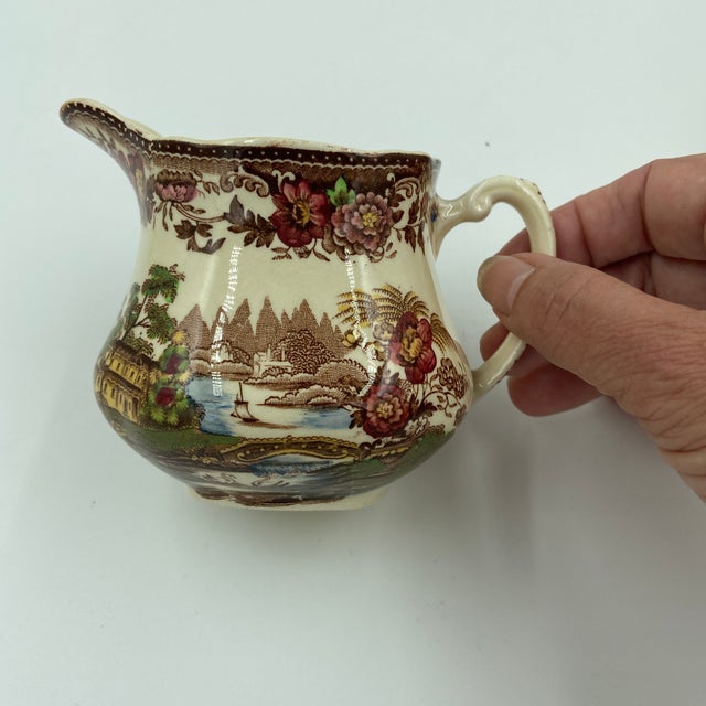 Clarice Cliff Vintage Royal Staffordshire "Tonquin" Creamer and Sugar Bowl Set by Clarice Cliff For Sale - Image 4 of 12