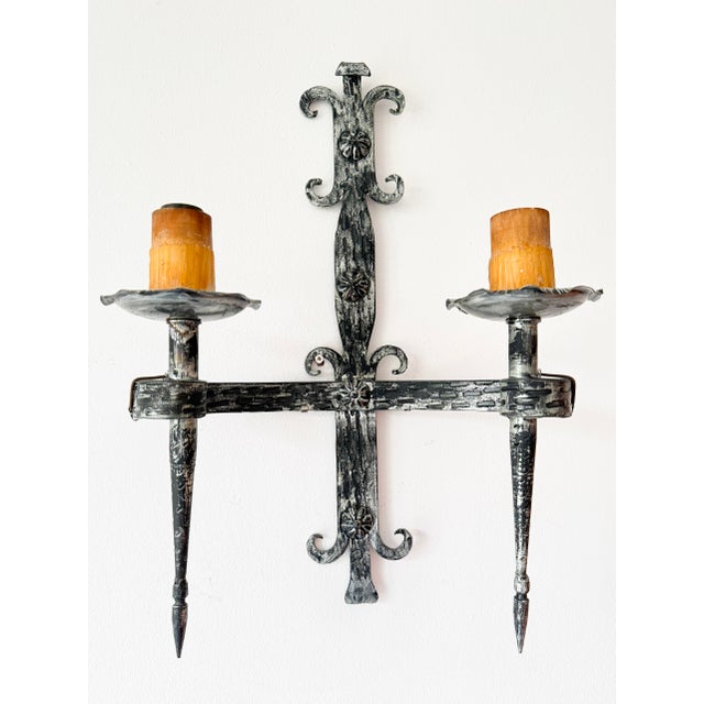 Vintage Arts & Crafts Wrought Iron Double Wall Sconce with Fleur-De-Lys Motif, 20th Century For Sale - Image 11 of 16