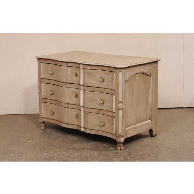 18th Century Italian Serpentine Chest with Cloven Hoof Feet For Sale In Atlanta - Image 6 of 12