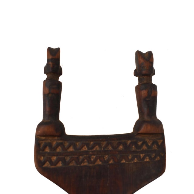 African Early 20th Century Nyamwezi Mwana Hiti Figural Comb Tanzania For Sale - Image 3 of 6