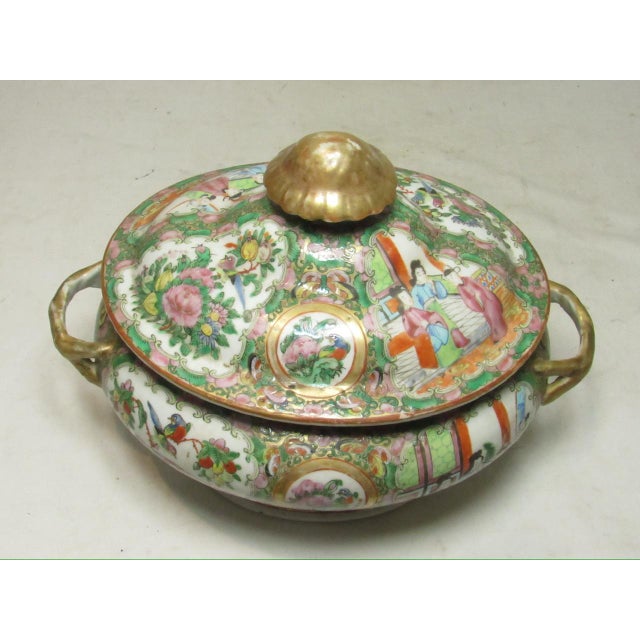 1900s Chinese Export Rose Medallion Porcelain Tureen For Sale - Image 13 of 17