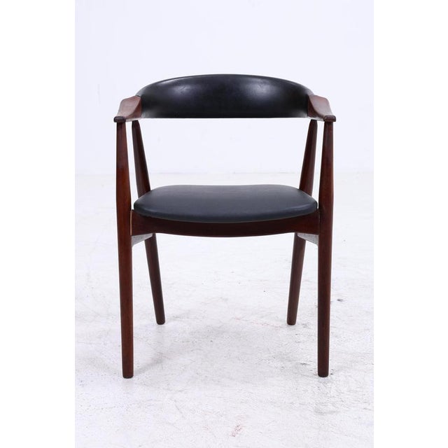 A beautiful vintage teak chair by Th. Harlev for Farstrup Møbler from the 1960s, featuring a clean, organic form and...