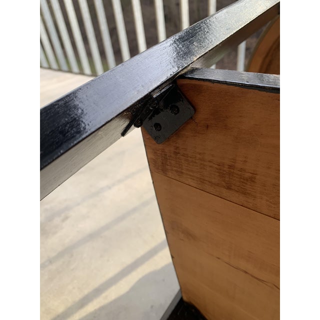 A very delicate original from that period. Hammered brass plate.