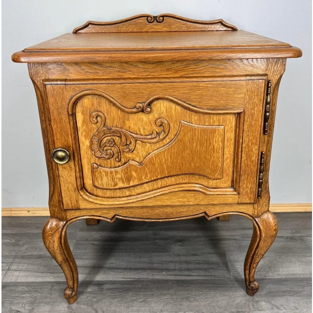 Vintage Louis XV French Bedside Tables, Set of 2 For Sale - Image 4 of 10