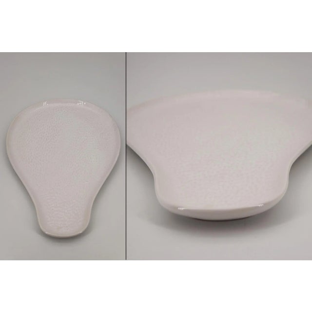 Bordallo Pinheiro Portuguese White Majolica Set of (4) Four Large Serving Platters For Sale - Image 6 of 12