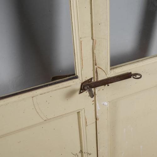 Cream Two-Tone Double-Door in Glass For Sale - Image 8 of 9