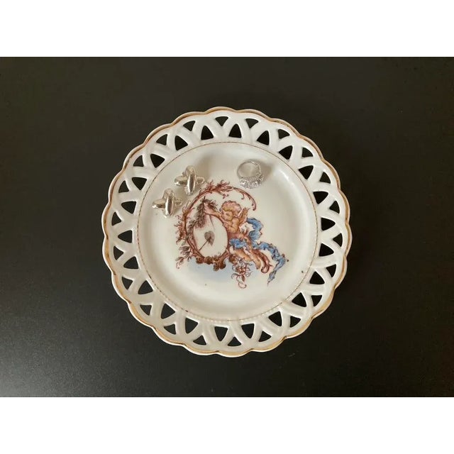 Early 20th Century Antique English Romantic Cherub Cupid Valentines Heart Porcelain Plate With Reticulated Margin and Gold Rim For Sale - Image 5 of 12