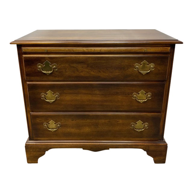 Vintage Statton Trutype Americana Chippendale Style Antique Oxford Cherry Commode / Chest of Drawers For Sale
