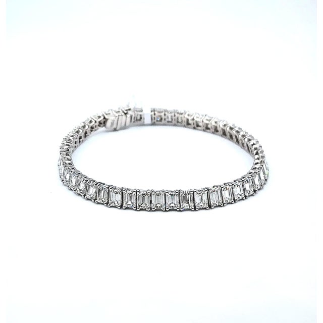 White 15.05 Ct Emerald Cut Diamond Tennis Bracelet For Sale - Image 8 of 8