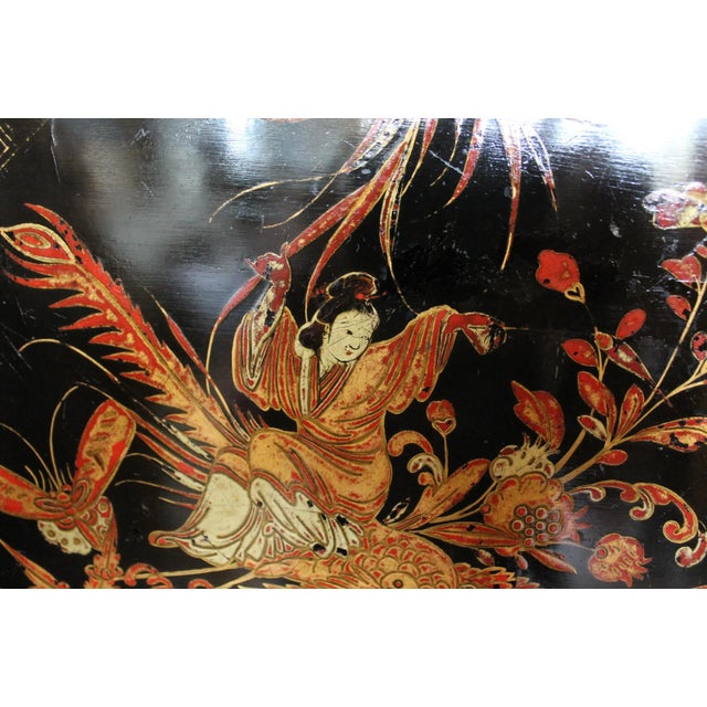 Fine Chinese Export Black Lacquer and Gilt Decorated Tilt Top Table For Sale - Image 6 of 12