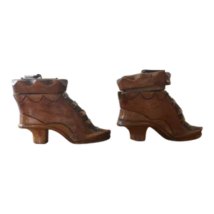 Pair of 1880 English Victorian Carved Walnut Treen Boot Snuff Boxes