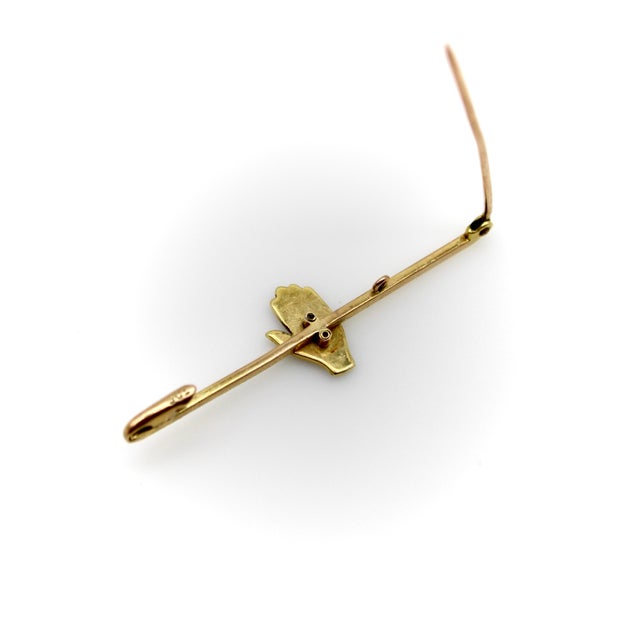 1900 - 1909 1900-1909 Edwardian 9k Gold Hand of Ulster Brooch For Sale - Image 5 of 8
