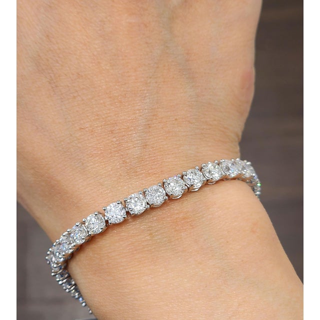 Modern 17.50 Ct Diamond Tennis Bracelet For Sale - Image 3 of 8