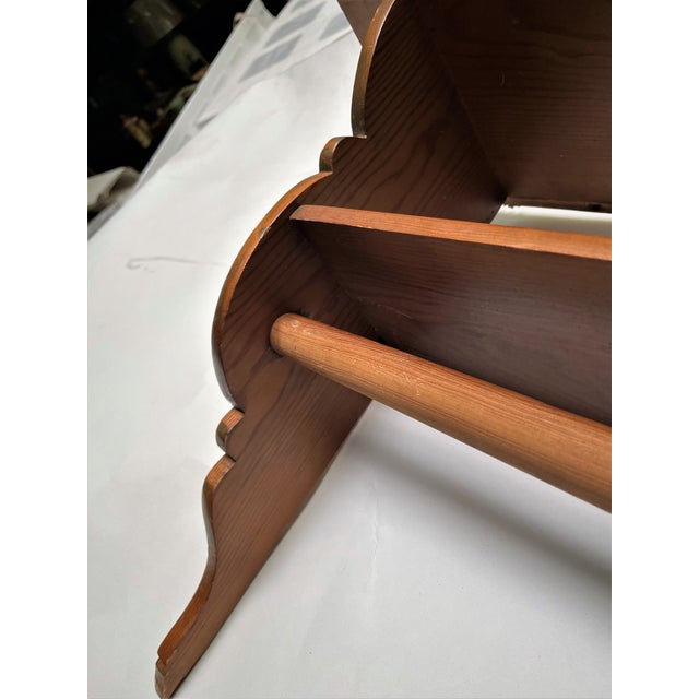 Wood Late 20th Century Country Primitive Cabin Pine 2 Tier Wall Shelf W/ Shaped Sides & Coat Rack Rod For Sale - Image 7 of 14