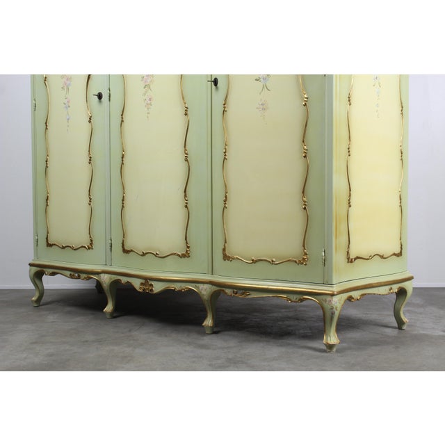 Venetian Baroque Green Lacquered Hand-Painted Floral Three-Door Wardrobe, 1950s For Sale - Image 14 of 17