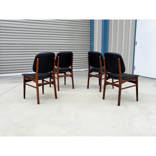Brown 1960s Set of 6 Refinished Danish Modern Teak & Black Vinyl Dining Chairs- Set of 6 For Sale - Image 8 of 15