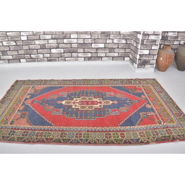 Handwoven Vintage Oushak With Faded Geometric Medallion For Sale - Image 4 of 10