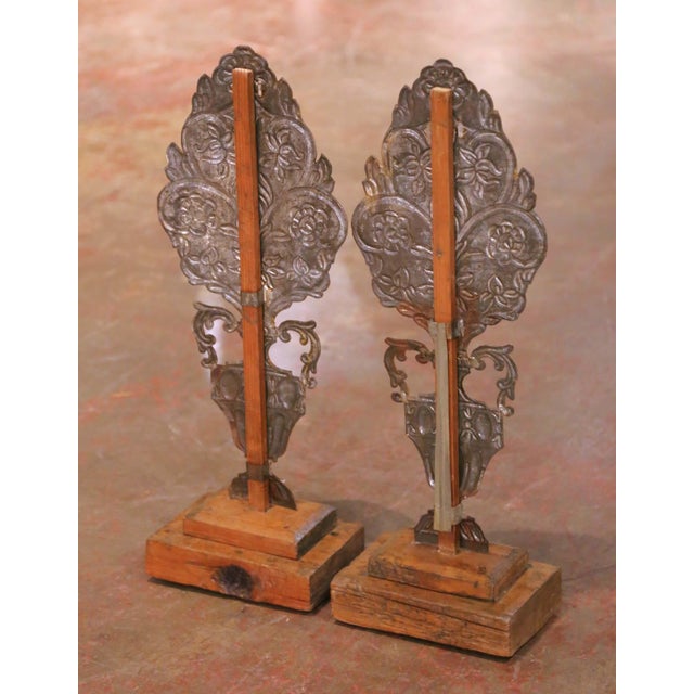 Pair of 19th Century Italian Giltwood Urn Carvings With Floral Motifs For Sale - Image 9 of 10