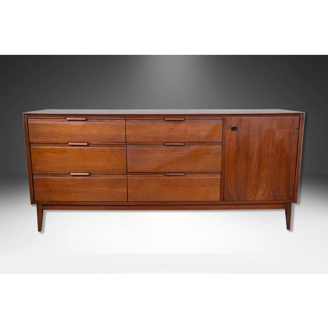 Mid-Century Modern 1960s American of Martinsville MidCentury 9 Drawer Dresser Credenza For Sale - Image 3 of 11