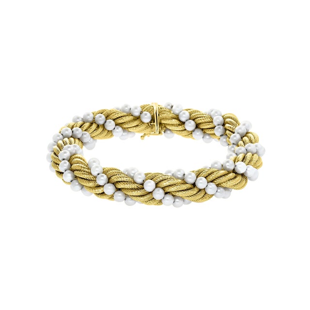 Bucherer Two-Piece Necklace and Bracelet Set in 18 Karat Yellow Gold and Pearls For Sale - Image 4 of 8