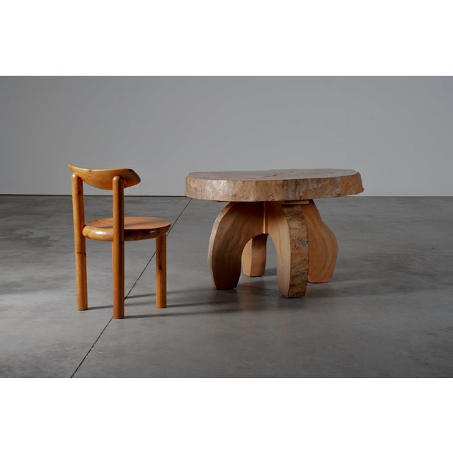 The table is in a good condition with some traces of usage normal to it´s age.