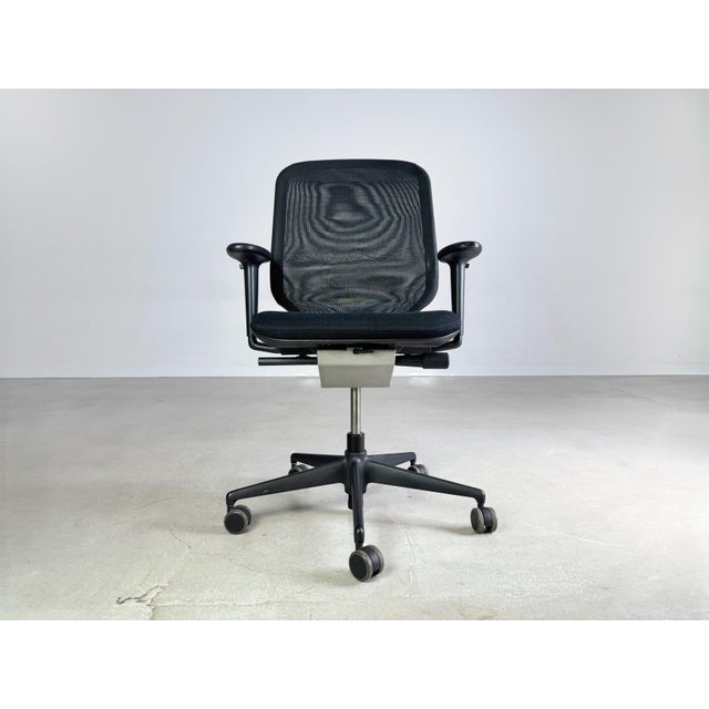 well-preserved Vitra Medapal office chair with armrests. The chairs are height-adjustable from 42 to 54 cm. Condition:...