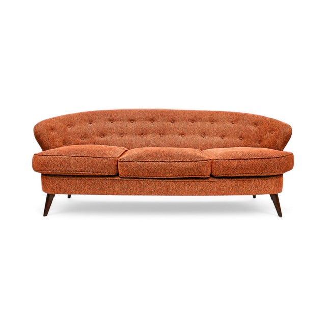 Named "Concha," Portuguese for "shell," this sofa embodies the iconic design of Joaquim Tenreiro. Crafted with a sturdy...