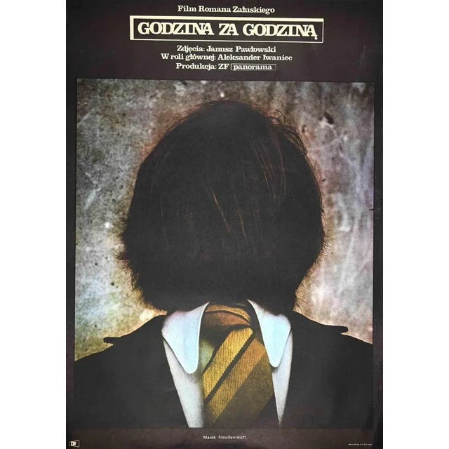 Godzina Za Godzina is a vintage poster realized in 1978. Good conditions with some folding and cutting along the margin....
