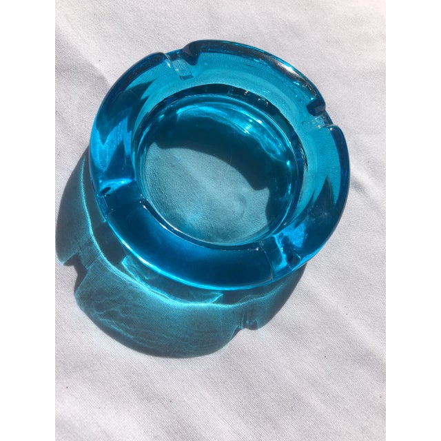1970s Clear Turquoise Blue Round Ashtray Mid-Century Modern For Sale - Image 4 of 9