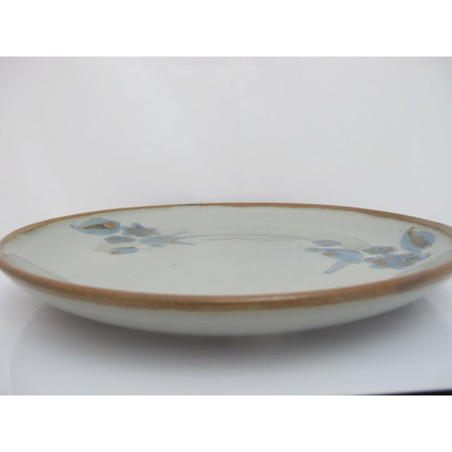 1960s Ken Edwards El Palomar Blue Bird Flower Mexican Folk Art 11 3/4" Pottery Platter For Sale - Image 5 of 6